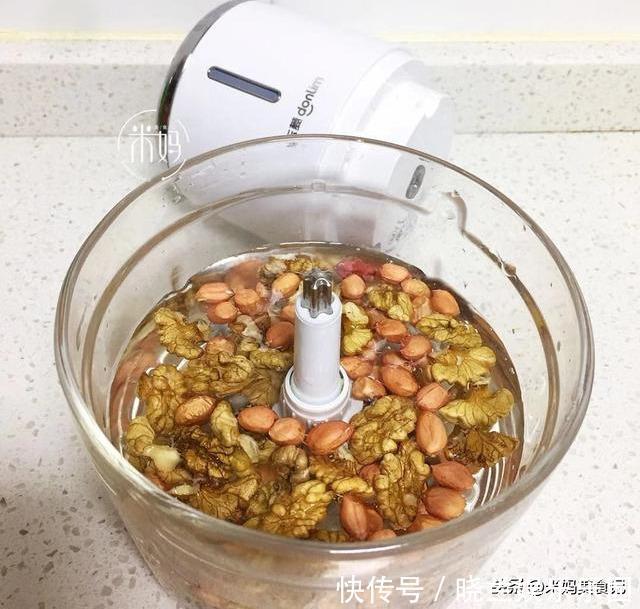 它比牛奶豆浆更营养,早餐喝一杯,孩子脑子聪明又长个!