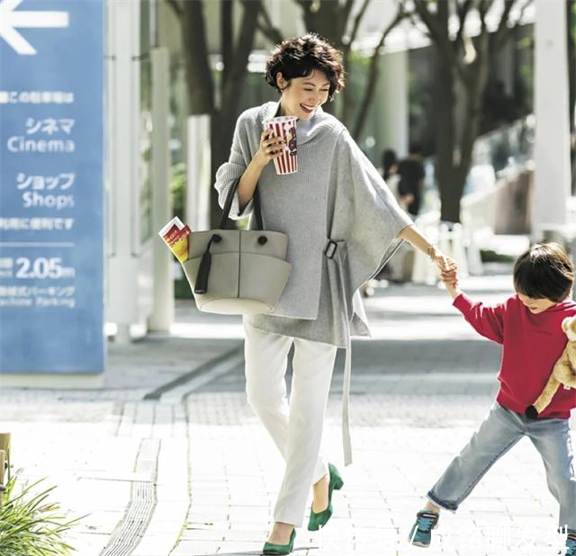 穿搭|这才是40岁女人最好看的穿搭,自然真实不“装嫩”,优雅又养眼