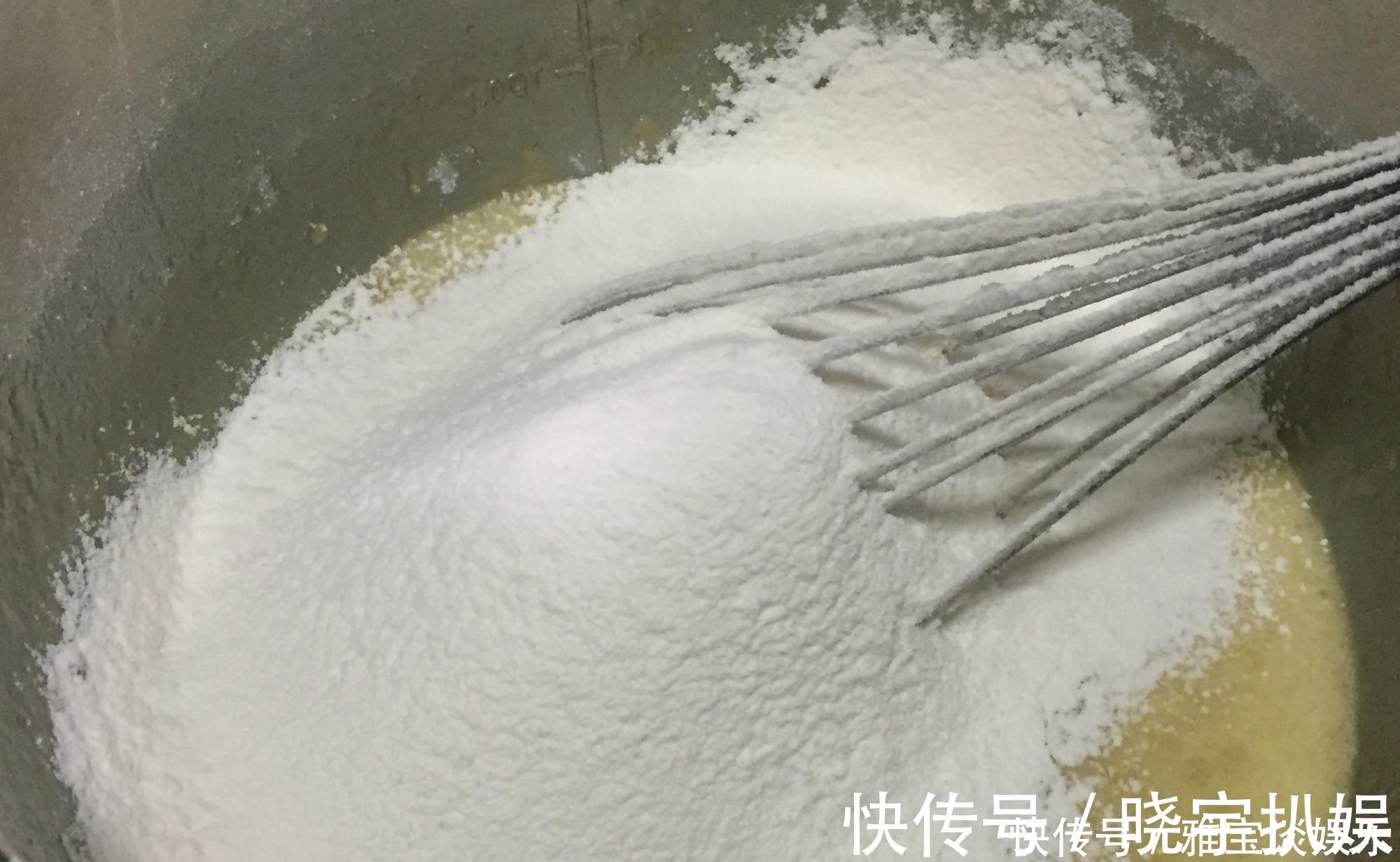 新手|教你用2根香蕉，2个鸡蛋，1碗面粉做蛋糕，免打发，新手一次成功