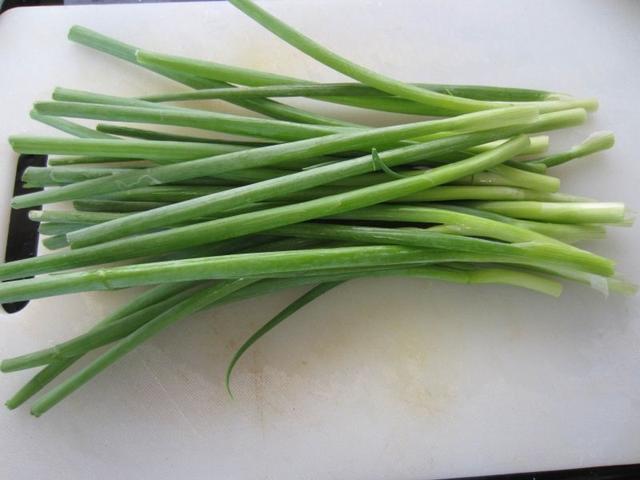 肠胃疾病|一根葱等于十分钟,吃葱的功效原来是如此那么明显