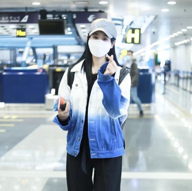 黑色阔腿裤的穿搭亮点，小姐姐这么穿，时尚又美丽