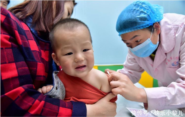 双管齐下|宝宝注射疫苗“双管齐下”,哭都不知道脸看哪边,可以一次两针?
