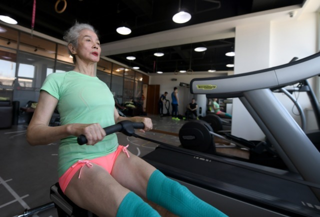 身材|74岁奶奶走红，身材状态让人羡慕，网友：宝刀未老