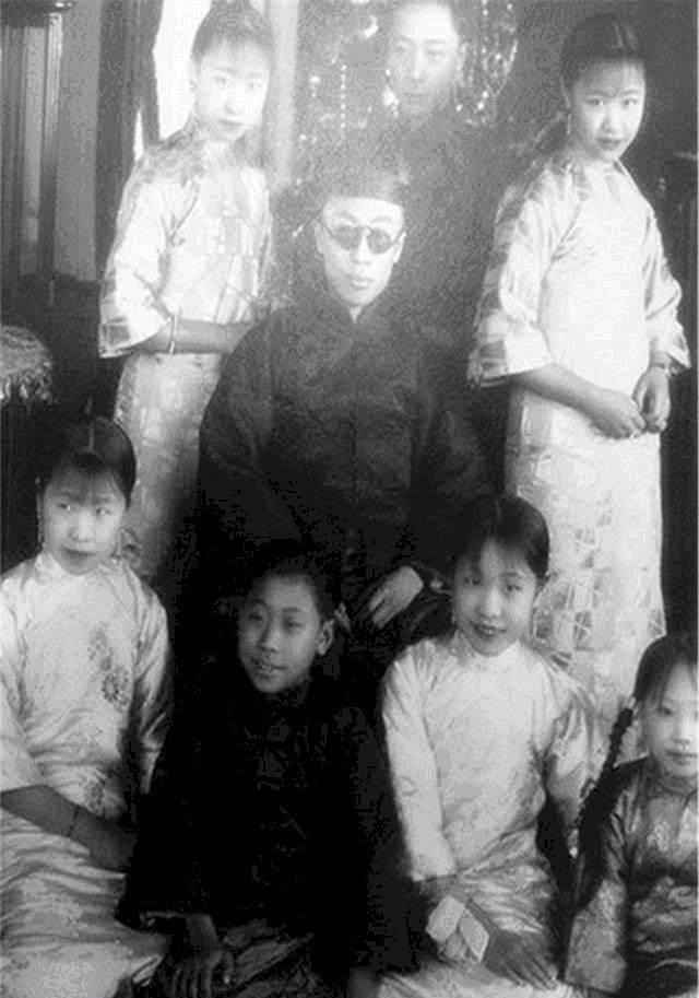 文绣|末代皇帝溥仪私家相册，张张经典，总有一张你没见过