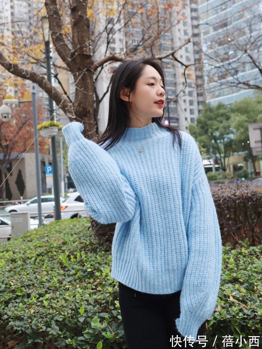 黄黑皮|穿衣简约高级的女性,都有这4件“毛衣”,看极简风博主就知道了