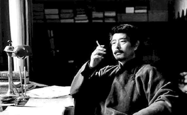 无言以对|鲁迅在同个店理发,为何付的钱不一样?他的回答令理发师无言以对