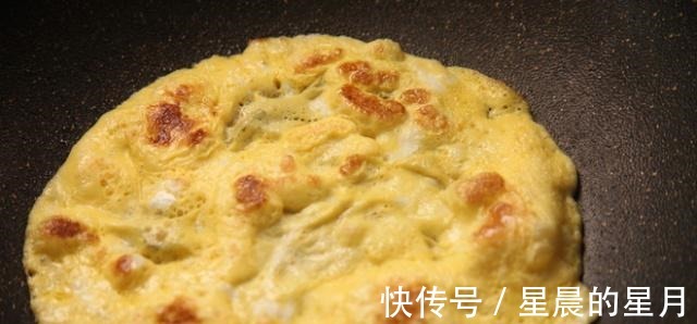 番茄粒|1个西红柿，1个鸡蛋，教你做开胃早餐饼，软糯鲜香有营养！