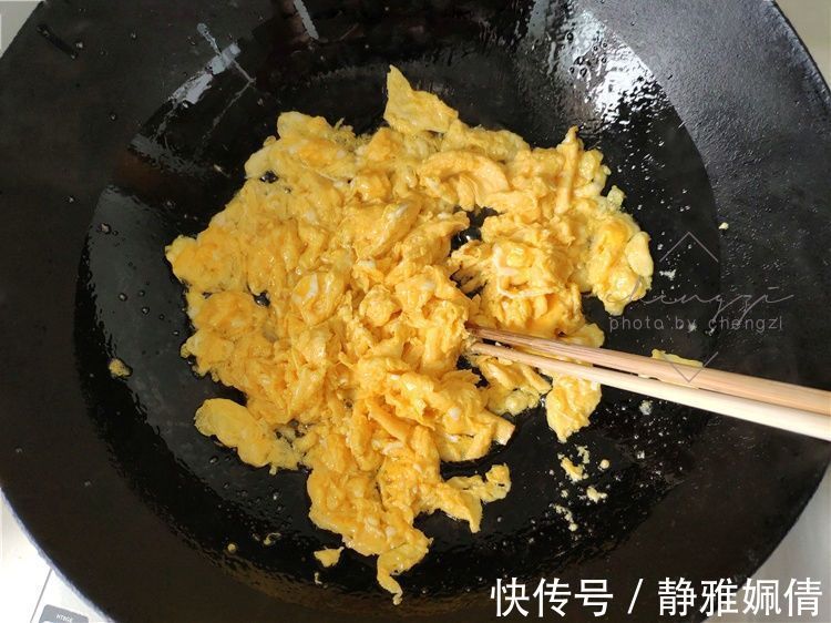 包子|素馅包子怎么调馅不出水?好方法交给你,咬一口鲜嫩多汁,真鲜啊