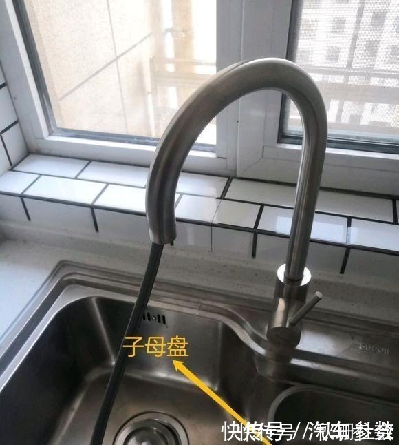 打扫|简单装修的新房，打扫干净就很漂亮了，最满意电视墙和玄关，晒晒