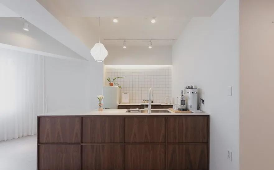 极简房子|这套80㎡的极简房子,将客厅改成起居室,发生了不可思议的改变