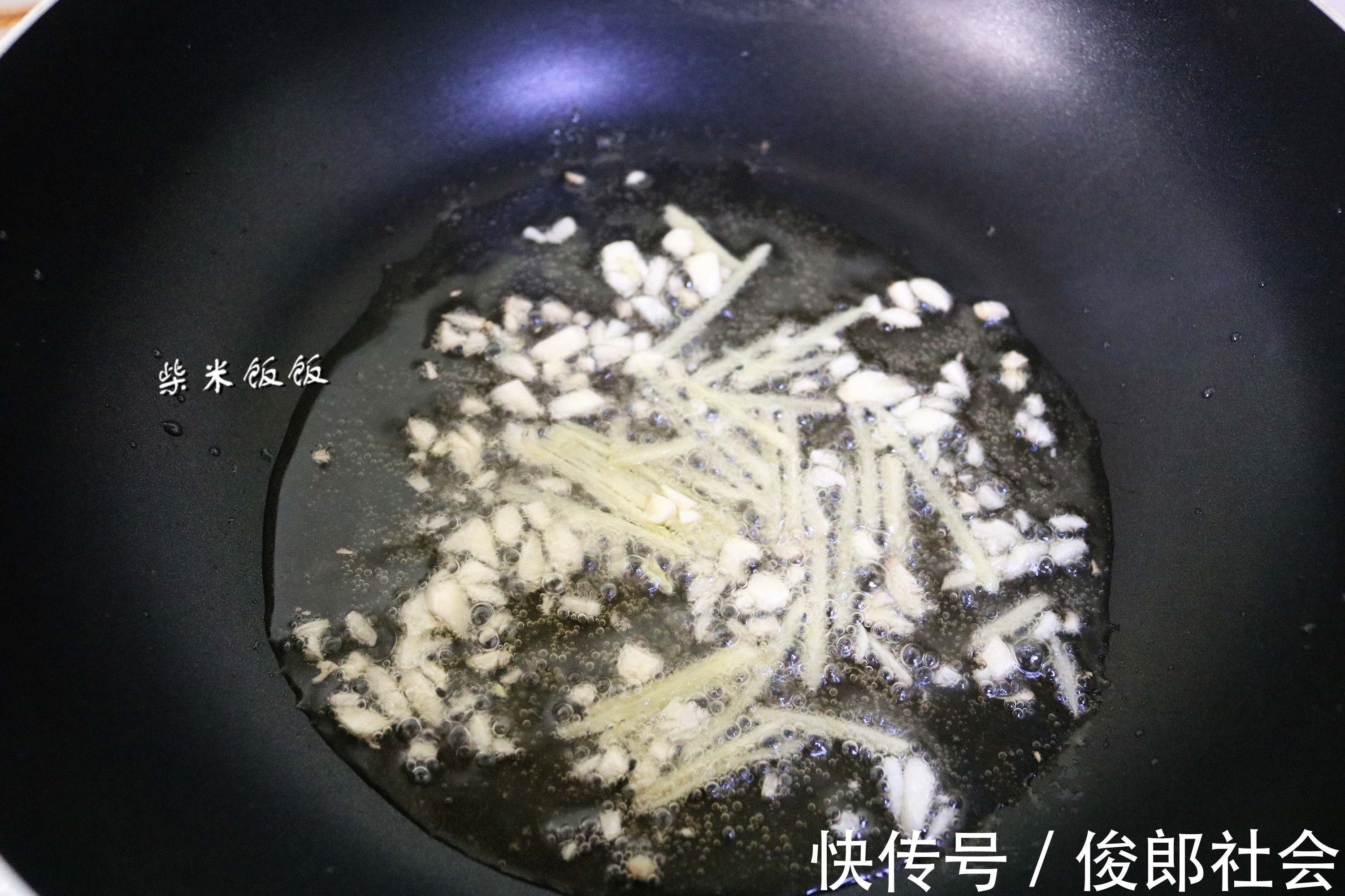 豆制品|这两种食材一鲜一香,搭配一起炒,简单快手营养好,比炒肉先光盘