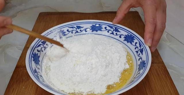 保鲜膜|面包很好吃,有4个鸡蛋,又软又甜,不用烤箱你就能成功