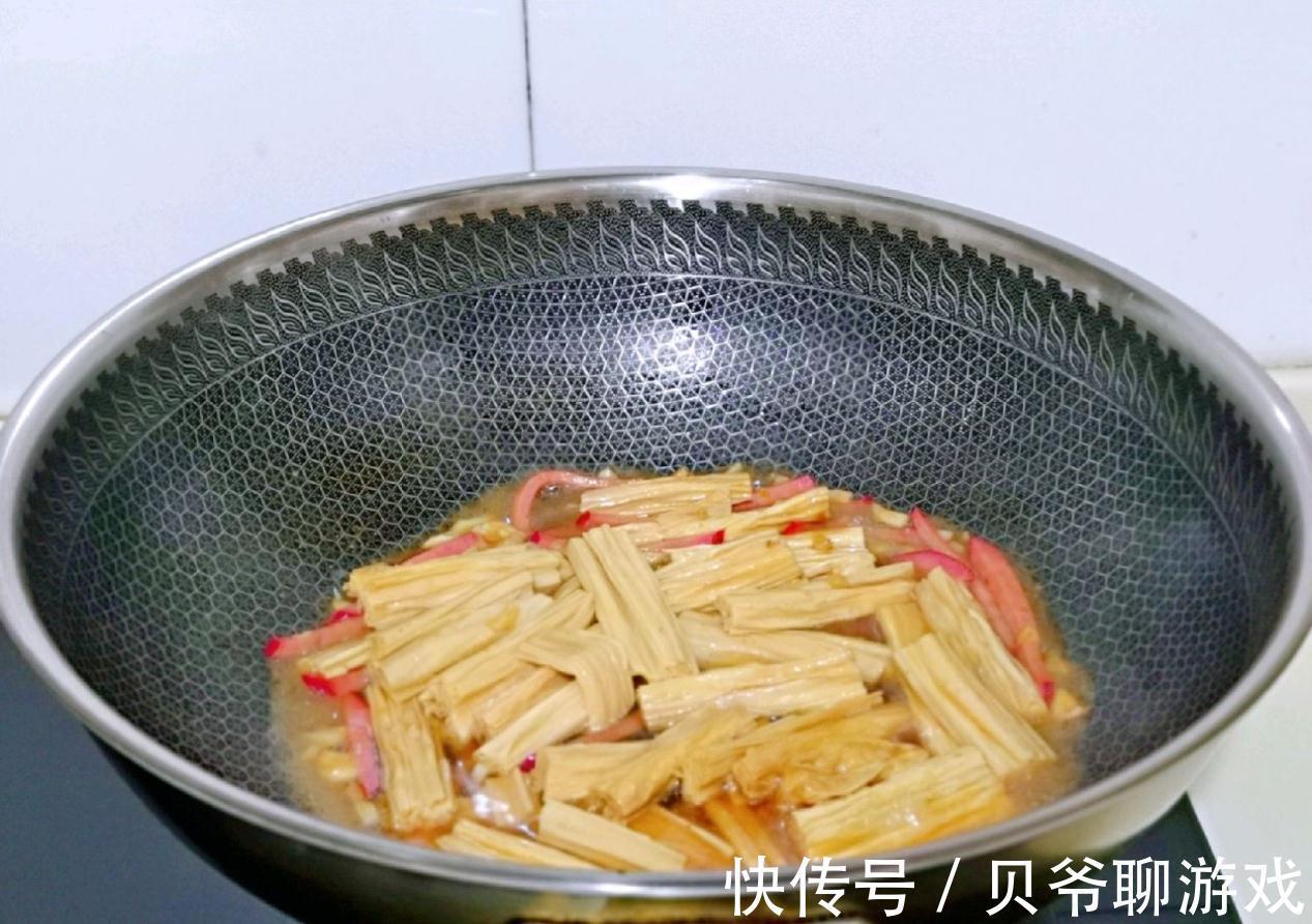 腐竹的家常做法，青椒炒腐竹，5分钟做好一道菜