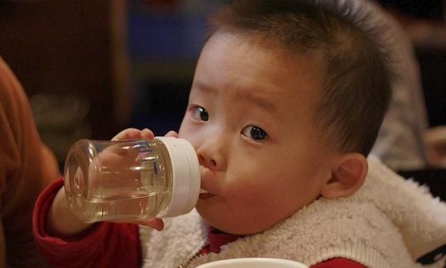 文文|宁愿孩子饿着,也别给孩子多吃一果一菜,容易积食还耽误长个子