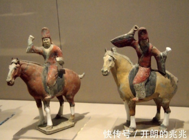 陪葬#盗墓贼太倒霉,和同伙内讧被封于唐代古墓中,墓穴墙角枯坐上千年