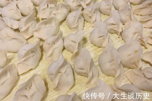 好吃|酸菜饺子好吃有诀窍,教你调馅的正确方法和用料,饺子不好吃才怪