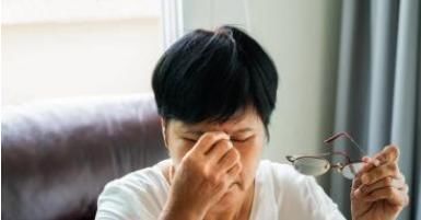 眼睑黄色瘤|高血脂的“祸根”找到了,医生警示:3种食物再吃,血液粘如粥