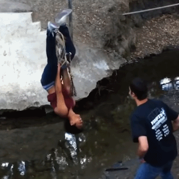 |搞笑GIF:姑娘当时就懵了 早知如此就不应该玩这个