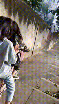 |搞笑GIF:鱼:医生,医生,我觉得我还能抢救一下