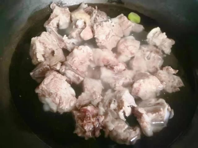 美味|三伏天爱流汗，记得给家人做这道菜，营养又美味，上桌汤汁也不剩