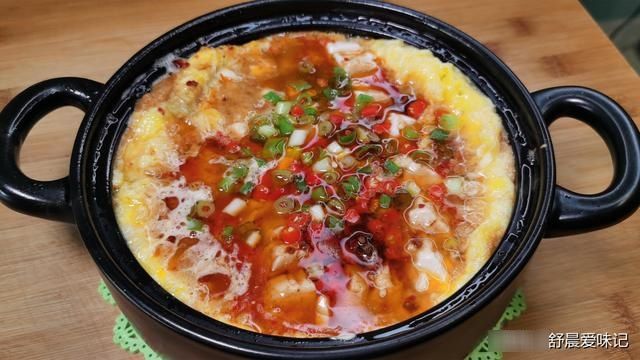 鸡蛋和豆腐的神仙吃法，口感滑嫩，味道香辣，吃一口就喜欢上