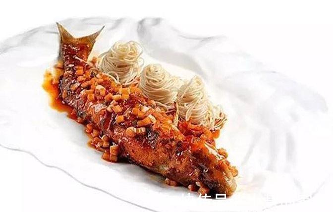 美食推荐：岩豆香菇煨牛尾、奶香鸡鲍鱼、葱焖江团配面制作方法