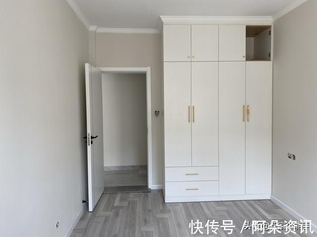 屋主|越来越流行装修不做吊顶,不做电视墙,看她家,全屋极简又耐看