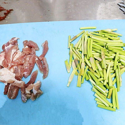 快手菜蒜薹炒里脊