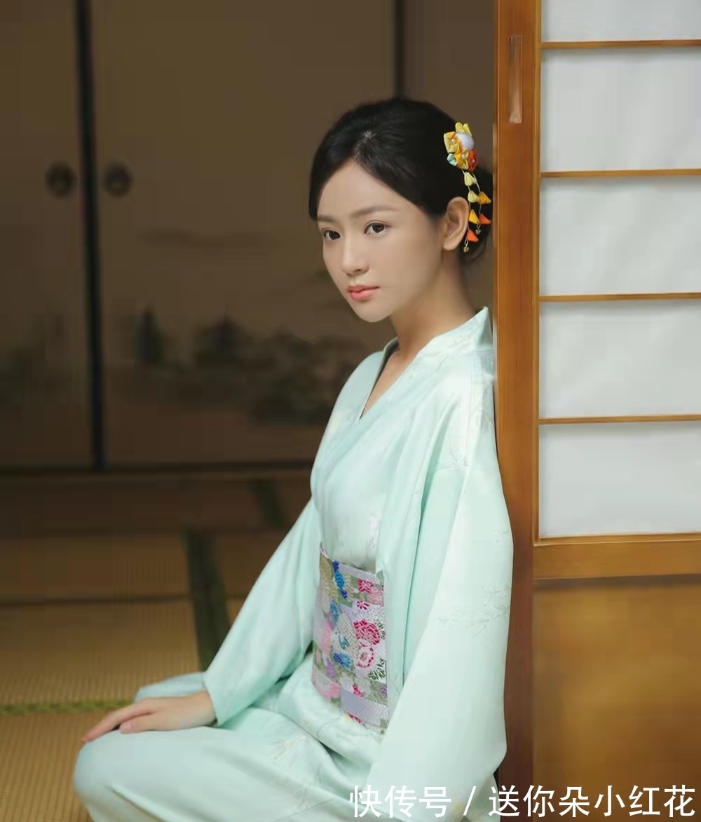 五律!五律:莫嫌杨柳早,休怨杏花迟。待到群芳绽,人间遍地诗