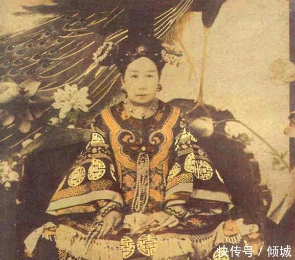 有人|清朝灭亡后,整个家族隐姓埋名,其后代有人成了影响乐坛的歌星