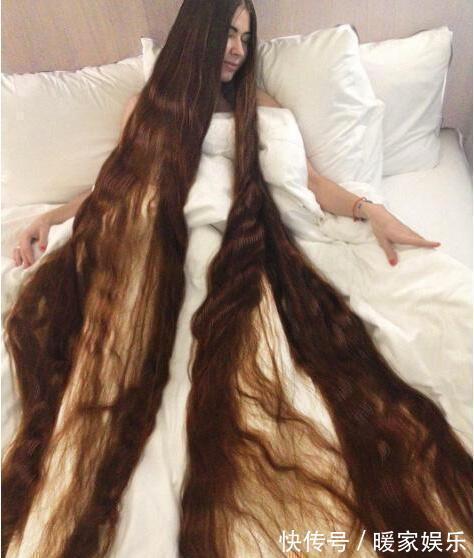 女子|美女20年没剪过头发,洗一次头,要晾上一天才能干
