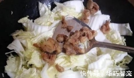 炒大白菜时，不要直接下锅，教你正确做法不出汤，白菜又香又脆