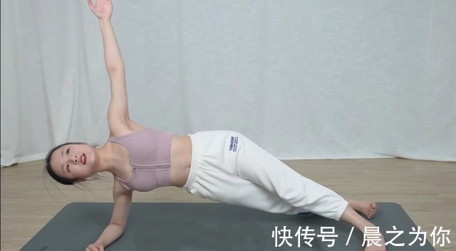 硬照|前凸后翘,马甲线,健身博主晒硬照,腰臀比让人羡慕,3步get同款