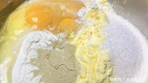 玉米面不要只会蒸窝窝头吃,做成这种发糕,孩子也都喜欢吃