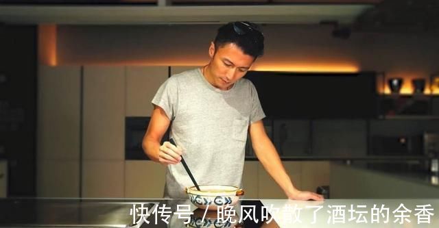 霆锋|遭质疑“老在煮饭不唱歌不演戏”，谢霆锋心痛道出背后原因