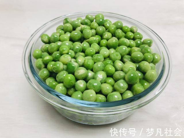 豌豆|天热少吃肉多吃豆，遇到碱性豆子多买点，营养丰富，夏天吃很合适