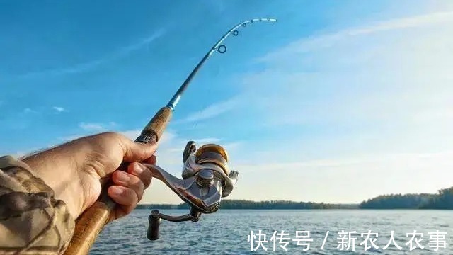 江苏一男子的神操作，春节期间冒雪野钓，意外收获“米级”水老虎