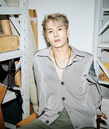 聊天记录 拜托了冰箱将录,王嘉尔给工作室放假,粉丝指责这群人拖后腿