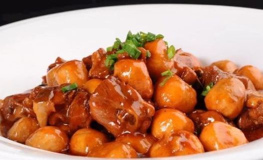 芋头烧鸭|换季了稍不注意家里人就感冒了,多吃滋补菜,补中益气,强筋健骨