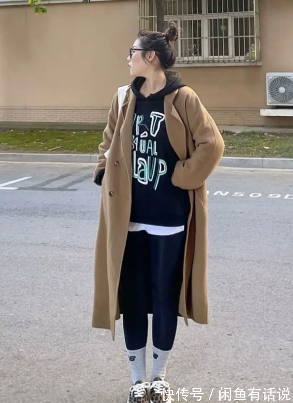 裙子|穿大衣别跟风配裙子了,搭这4种“裤子”更实用,中年女人也适合