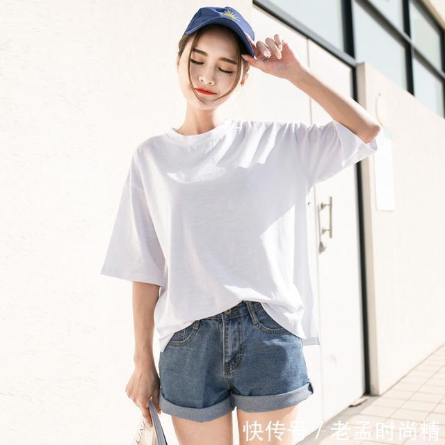 短袖 20岁左右的女生这么穿青春减龄,时尚个性
