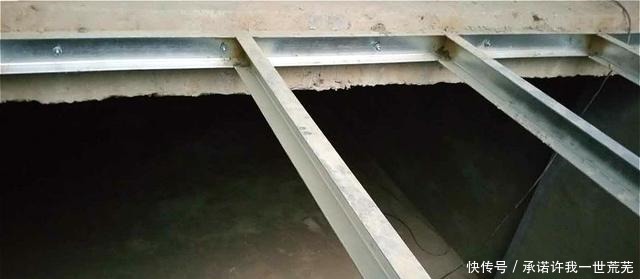 朋友家|买300平别墅还不甘心，庭院下挖和地下室相通，封成下沉式阳光房！