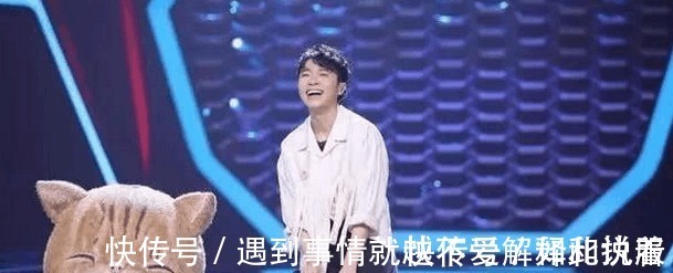 《蒙面唱将》最“失败”歌手, 上台就被认出来, 网友 卖萌没用！