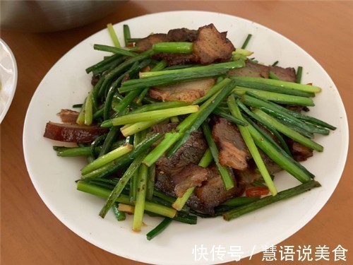 我怀孕农村婆婆来探望，我特意下厨招待，她尝过一口后决定不走了