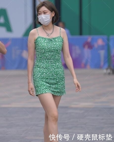 颜色|夏季清凉搭配有妙招,短款上衣显风采,时尚界优秀选择