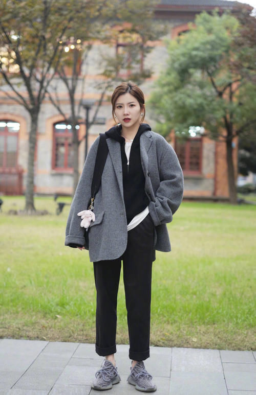 紧身裤拖地裤不如直筒裤,时髦百搭还显瘦,重点是不挑腿型!