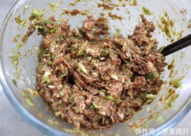 萝卜包饺子，直接包还是先焯水？多数错在这一步，难怪没有萝卜味