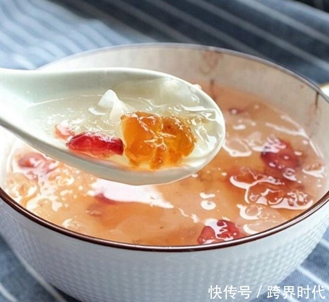 皮肤|40岁女人别不舍得保养,多吃这些“碱性食物”,皮肤细腻光滑