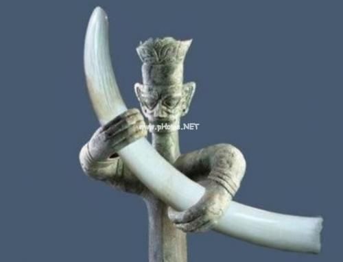  诡异|三星堆频繁出现一个“手势”，太诡异，专家：手里拿的啥？