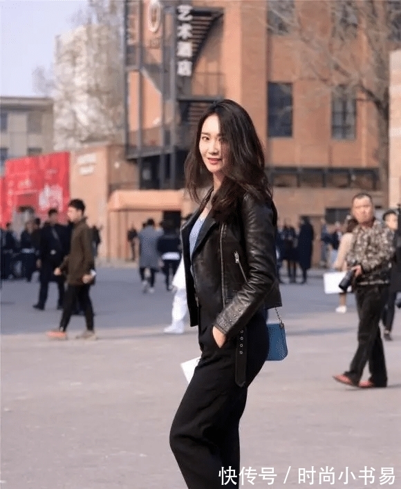 穿搭 螓首蛾眉,巧笑嫣然,黑色机车皮衣配七分裤的穿搭,彰显个性